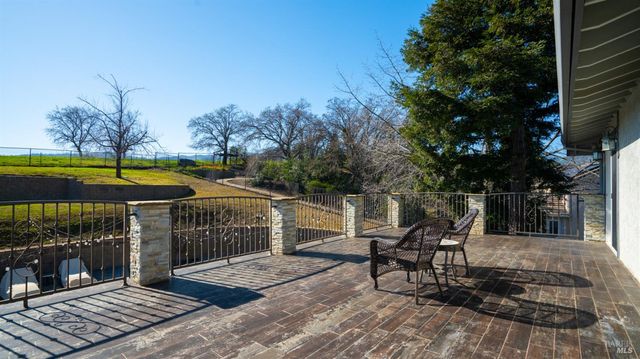 220 Hidden Valley Ln, Vacaville, CA 95688