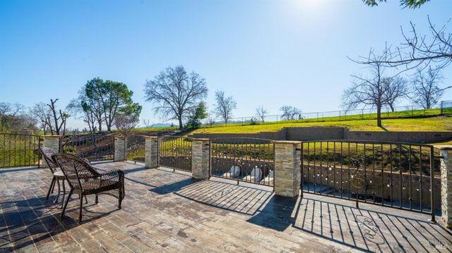 220 Hidden Valley Ln, Vacaville, CA 95688