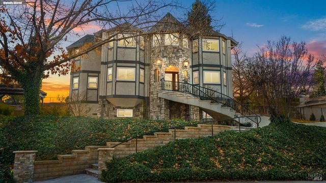 220 Hidden Valley Ln, Vacaville, CA 95688