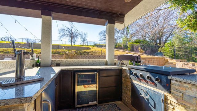 220 Hidden Valley Ln, Vacaville, CA 95688