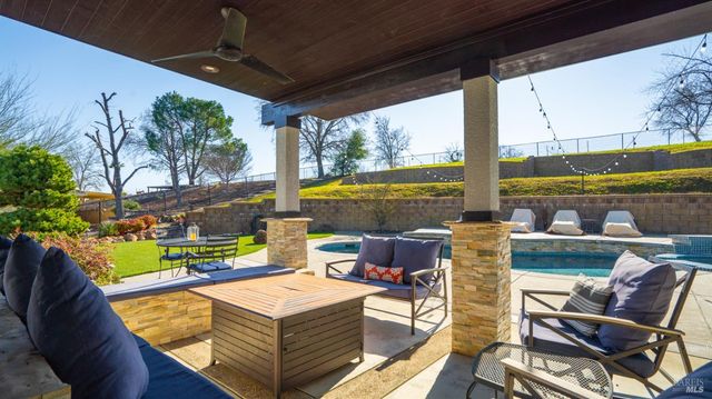 220 Hidden Valley Ln, Vacaville, CA 95688