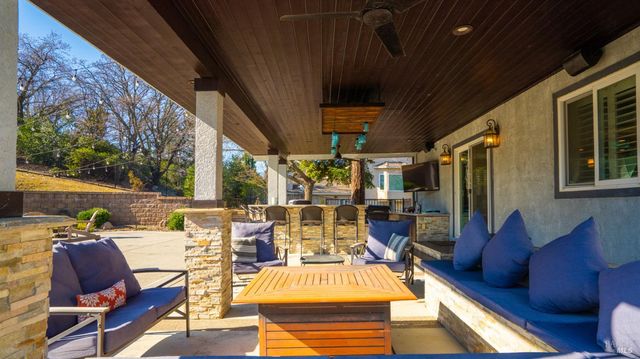 220 Hidden Valley Ln, Vacaville, CA 95688