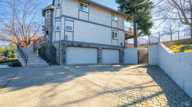 220 Hidden Valley Ln, Vacaville, CA 95688