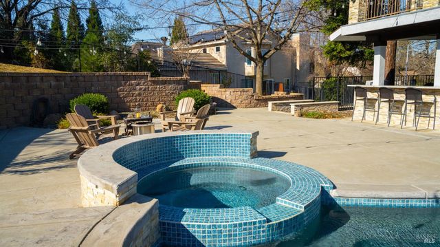 220 Hidden Valley Ln, Vacaville, CA 95688