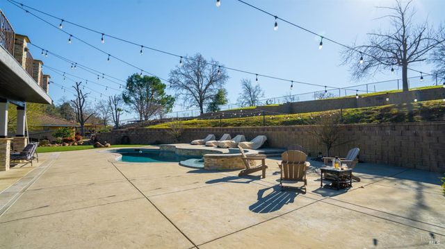 220 Hidden Valley Ln, Vacaville, CA 95688