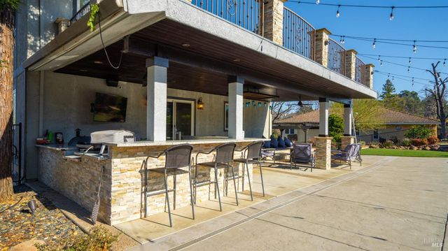 220 Hidden Valley Ln, Vacaville, CA 95688