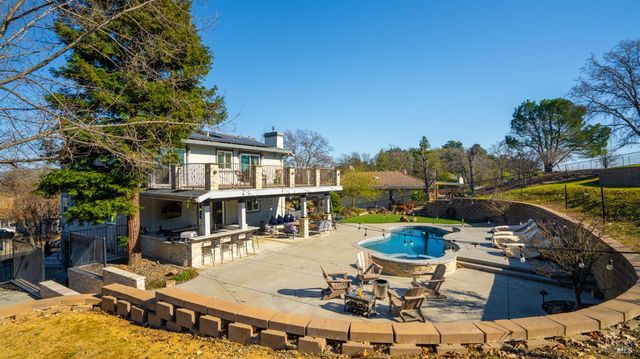 220 Hidden Valley Ln, Vacaville, CA 95688