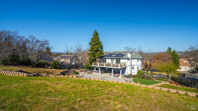220 Hidden Valley Ln, Vacaville, CA 95688