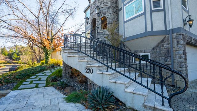 220 Hidden Valley Ln, Vacaville, CA 95688