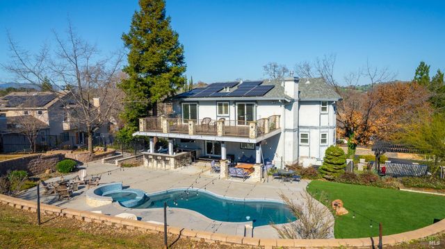 220 Hidden Valley Ln, Vacaville, CA 95688