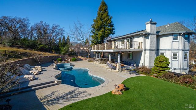 220 Hidden Valley Ln, Vacaville, CA 95688