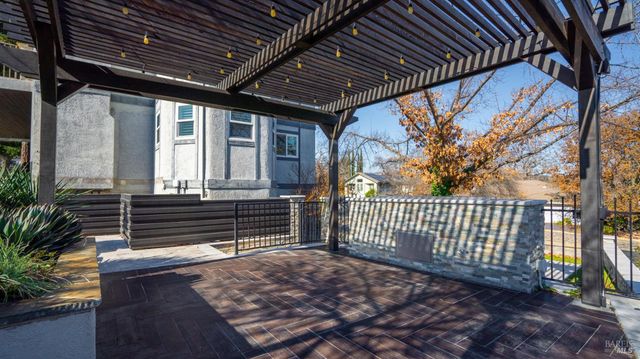 220 Hidden Valley Ln, Vacaville, CA 95688