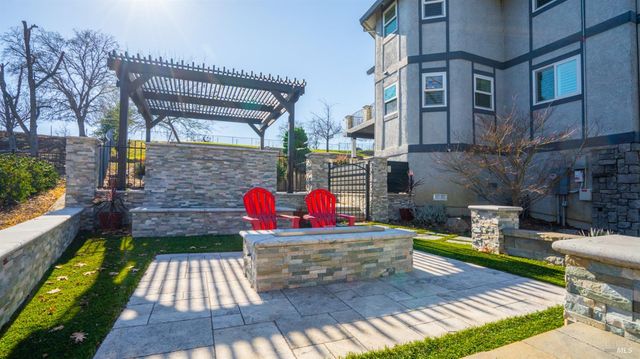 220 Hidden Valley Ln, Vacaville, CA 95688