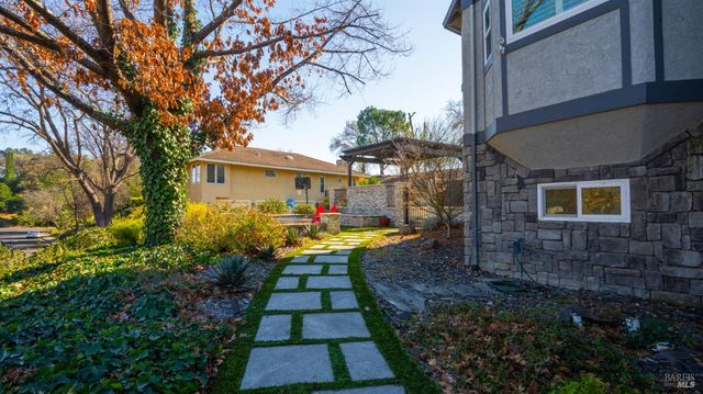 220 Hidden Valley Ln, Vacaville, CA 95688