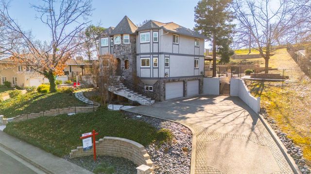 220 Hidden Valley Ln, Vacaville, CA 95688