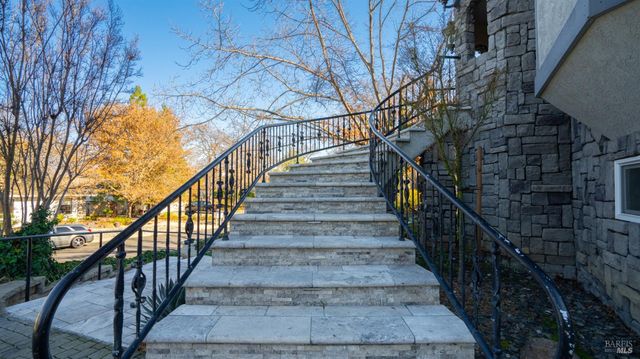 220 Hidden Valley Ln, Vacaville, CA 95688