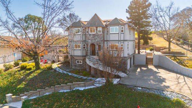 220 Hidden Valley Ln, Vacaville, CA 95688