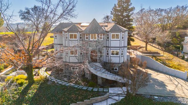 220 Hidden Valley Ln, Vacaville, CA 95688