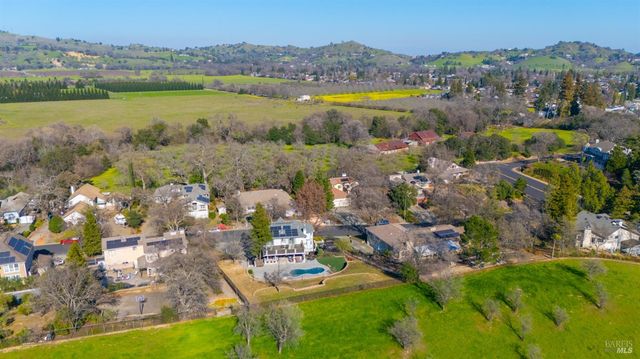 220 Hidden Valley Ln, Vacaville, CA 95688