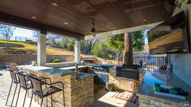 220 Hidden Valley Ln, Vacaville, CA 95688