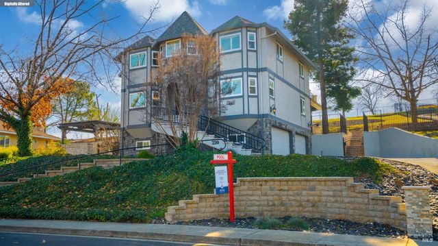 220 Hidden Valley Ln, Vacaville, CA 95688