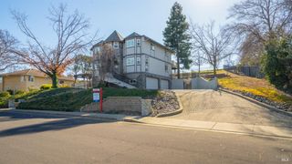 220 Hidden Valley Ln, Vacaville, CA 95688