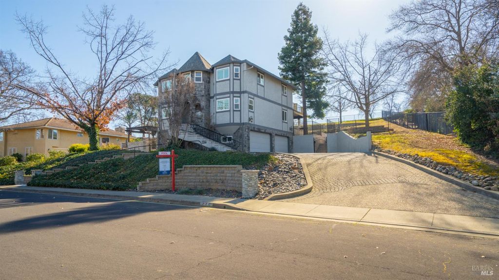 220 Hidden Valley Ln, Vacaville, CA 95688