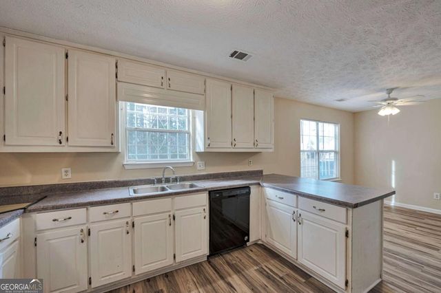 8239 Valley Bluff, Riverdale, GA 30274