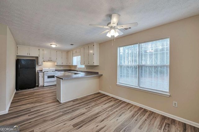 8239 Valley Bluff, Riverdale, GA 30274