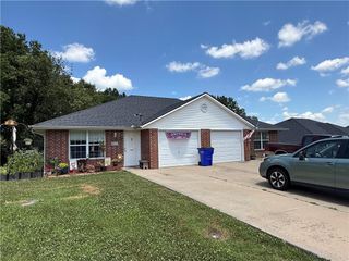 208-210 NW Woodbury Drive, Grain Valley, MO 64029