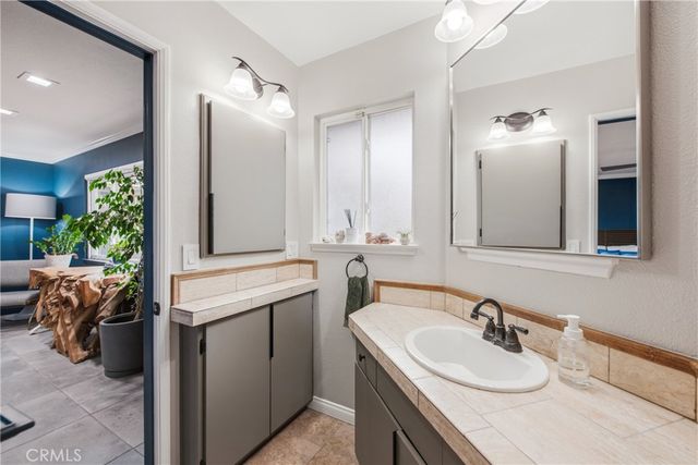 1464 Bedford, Camarillo, CA 93010