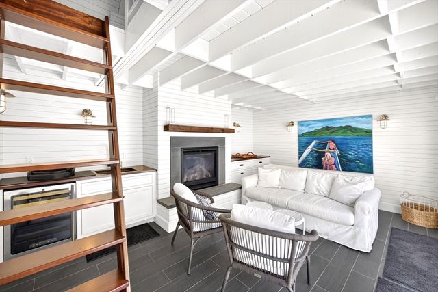 141 Point Hill Rd, Barnstable, MA 02668