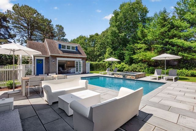 141 Point Hill Rd, Barnstable, MA 02668