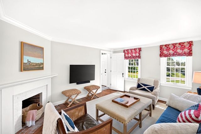141 Point Hill Rd, Barnstable, MA 02668