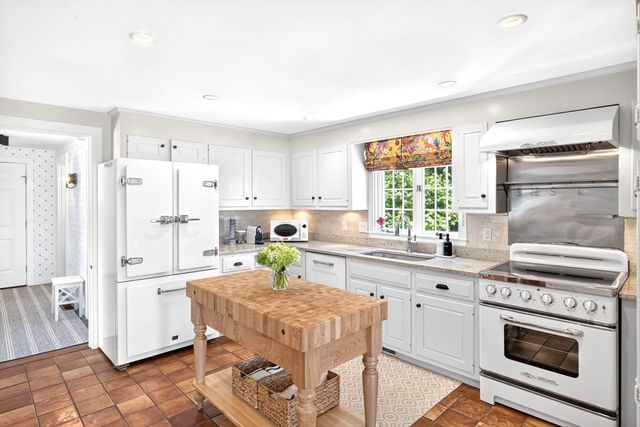 141 Point Hill Rd, Barnstable, MA 02668