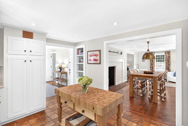 141 Point Hill Rd, Barnstable, MA 02668