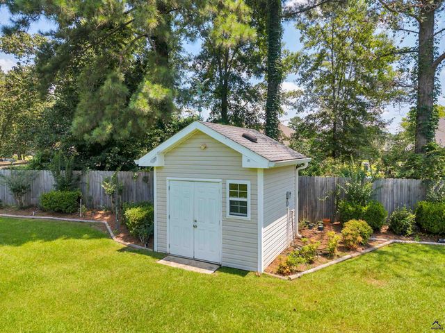 206 North Hampton Place, Perry, GA 31069
