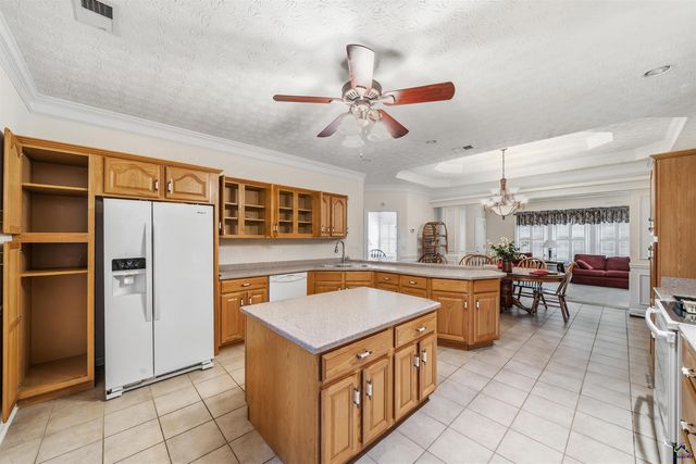 206 North Hampton Place, Perry, GA 31069
