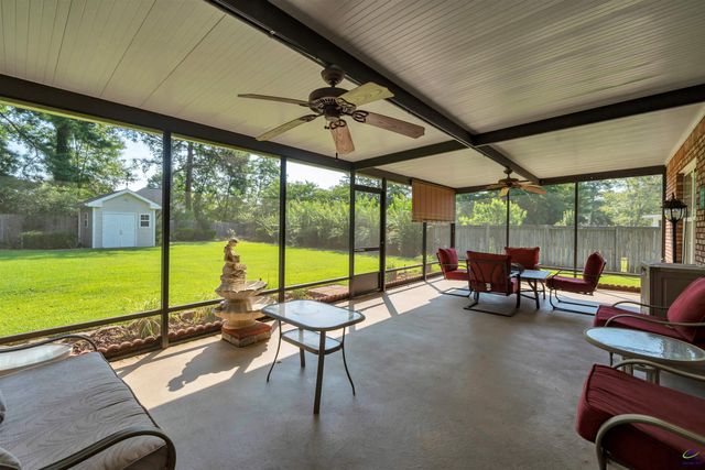 206 North Hampton Place, Perry, GA 31069
