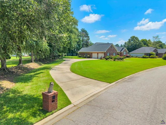 206 North Hampton Place, Perry, GA 31069
