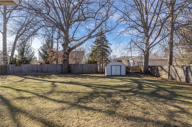 1260 Meadowview Lane, Amherst, OH 44001