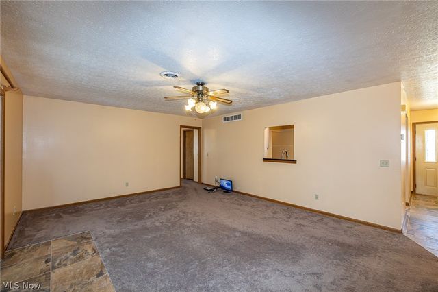 1260 Meadowview Lane, Amherst, OH 44001