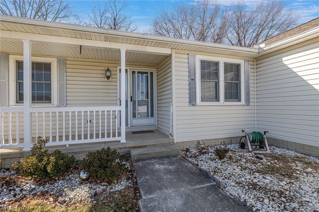 1260 Meadowview Lane, Amherst, OH 44001