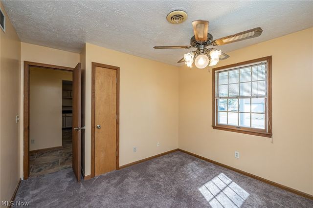 1260 Meadowview Lane, Amherst, OH 44001