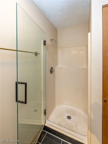 1260 Meadowview Lane, Amherst, OH 44001