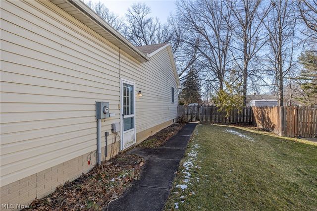 1260 Meadowview Lane, Amherst, OH 44001