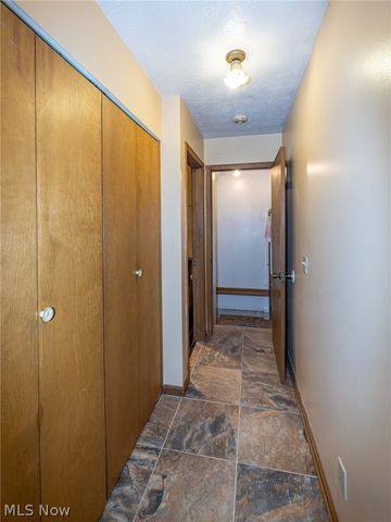 1260 Meadowview Lane, Amherst, OH 44001