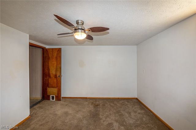 1260 Meadowview Lane, Amherst, OH 44001