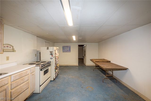 1260 Meadowview Lane, Amherst, OH 44001