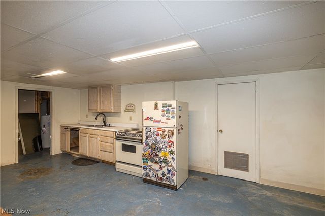 1260 Meadowview Lane, Amherst, OH 44001